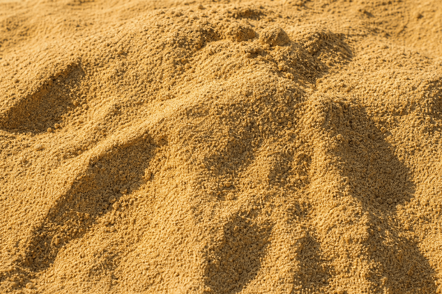 Sand kaufen und liefern lassen: Preise, Sorten und Bezugsquellen